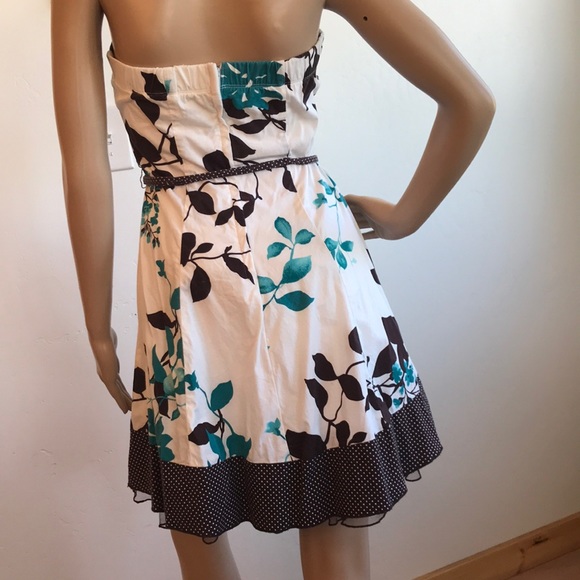 Strapless dress w/ peeking petticoat slip - Picture 3 of 6